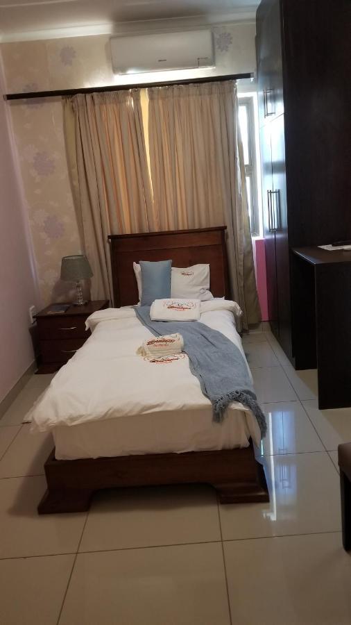 A-Z Boutique Guesthouse ウィントフーク エクステリア 写真