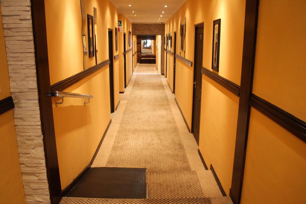 A-Z Boutique Guesthouse ウィントフーク エクステリア 写真