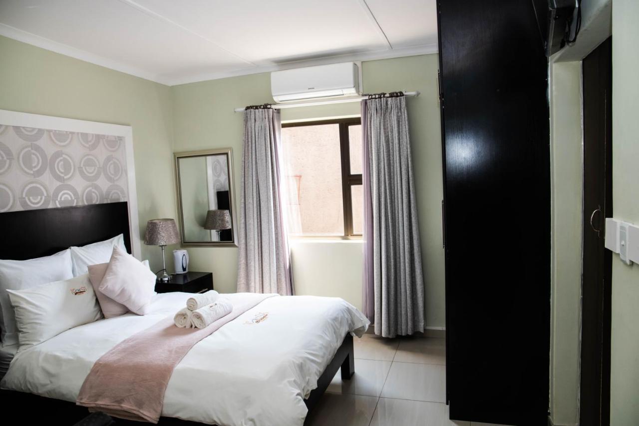A-Z Boutique Guesthouse ウィントフーク エクステリア 写真