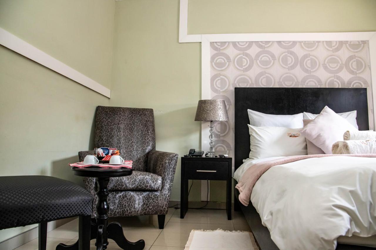 A-Z Boutique Guesthouse ウィントフーク エクステリア 写真