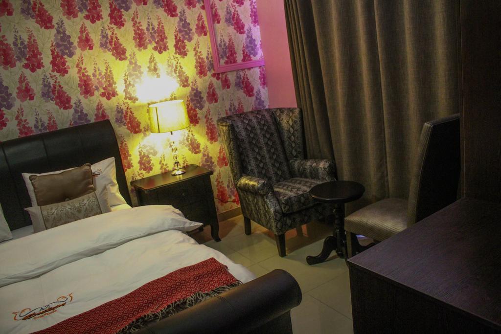 A-Z Boutique Guesthouse ウィントフーク エクステリア 写真