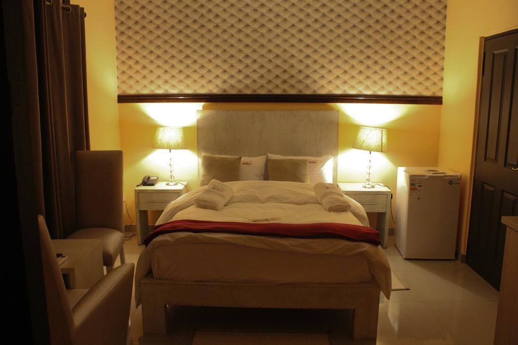 A-Z Boutique Guesthouse ウィントフーク エクステリア 写真