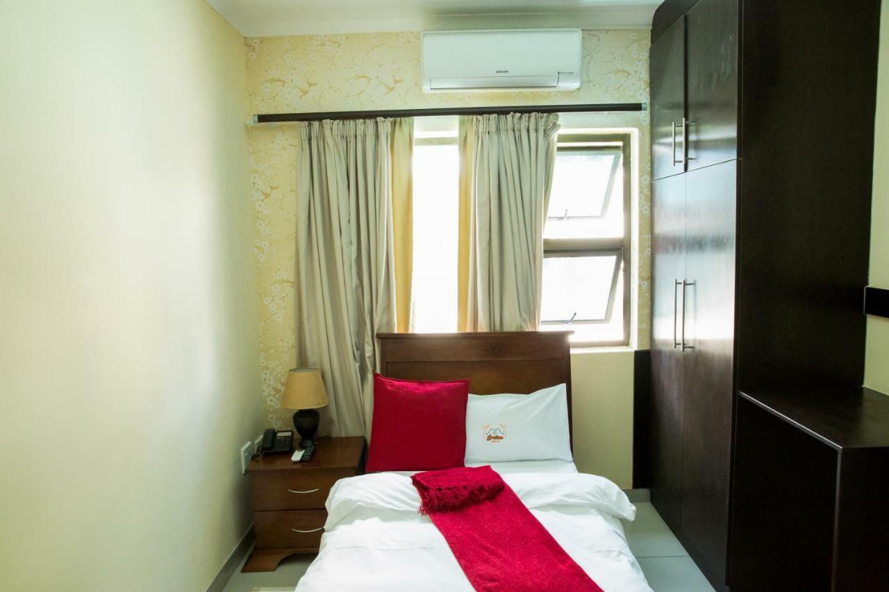 A-Z Boutique Guesthouse ウィントフーク エクステリア 写真