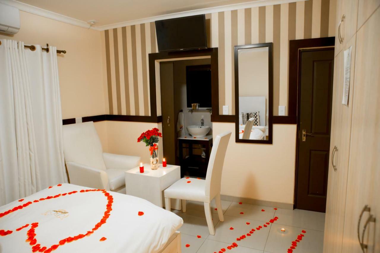 A-Z Boutique Guesthouse ウィントフーク エクステリア 写真