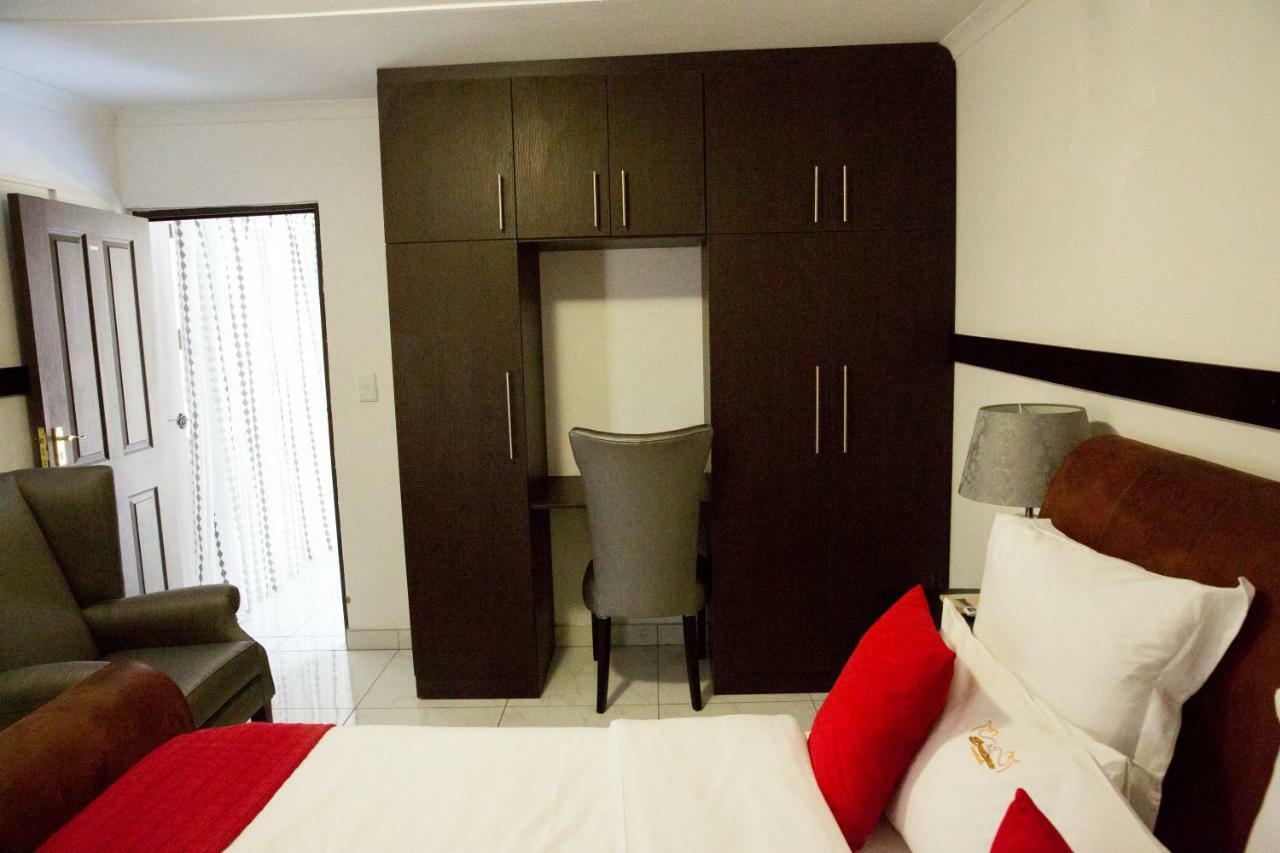 A-Z Boutique Guesthouse ウィントフーク エクステリア 写真