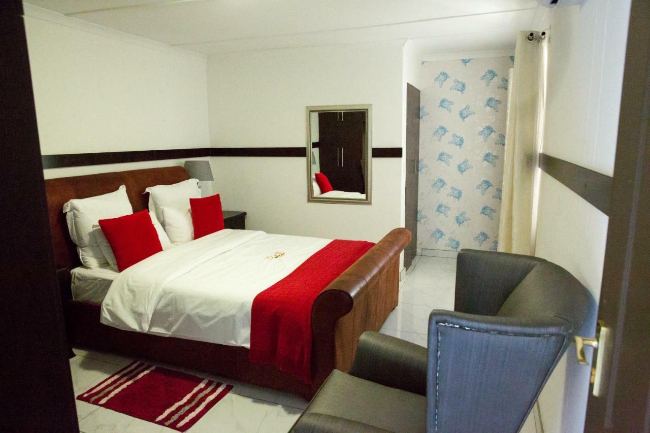 A-Z Boutique Guesthouse ウィントフーク エクステリア 写真
