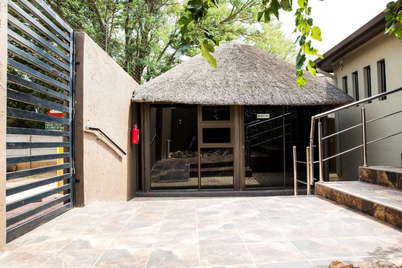 A-Z Boutique Guesthouse ウィントフーク エクステリア 写真
