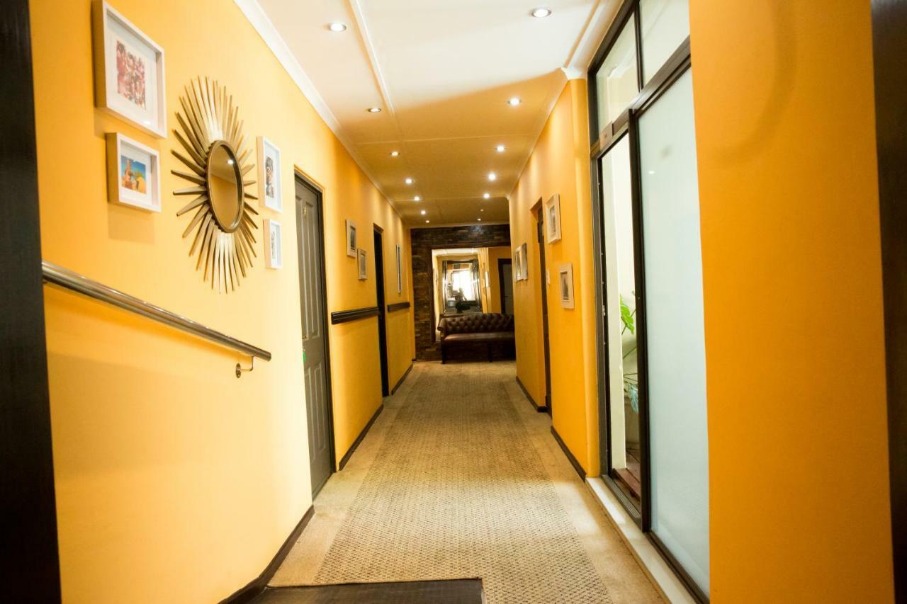 A-Z Boutique Guesthouse ウィントフーク エクステリア 写真