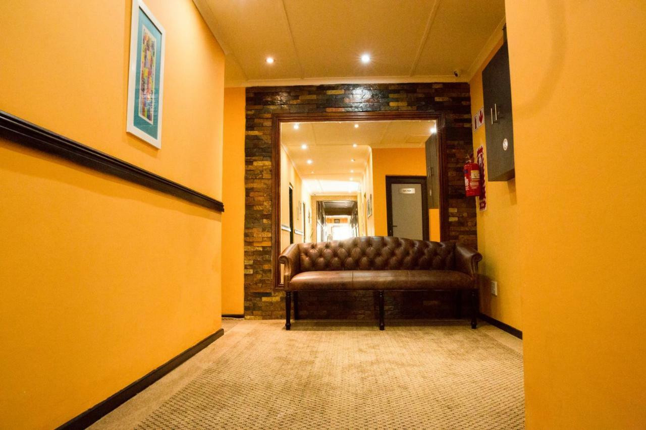 A-Z Boutique Guesthouse ウィントフーク エクステリア 写真