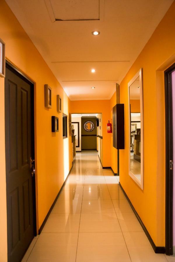 A-Z Boutique Guesthouse ウィントフーク エクステリア 写真