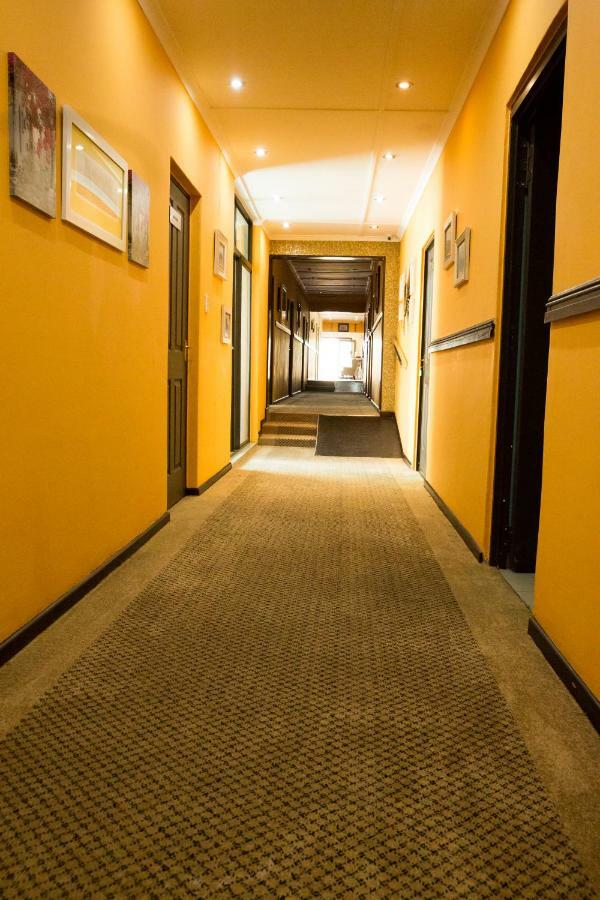 A-Z Boutique Guesthouse ウィントフーク エクステリア 写真